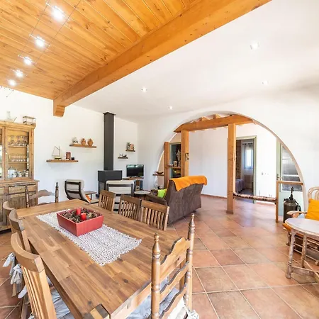 Villa Rustic Style Near Pyrenees *